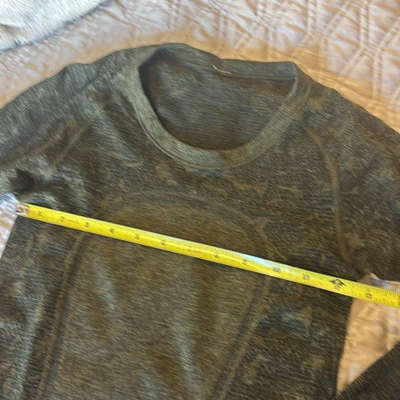 Lululemon - army green top - Picture 2 of 7